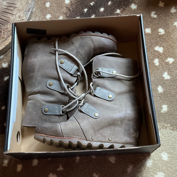 Sorel Shoes - Sorel Women's Taupe Lace-Up Boots with Rugged Sole